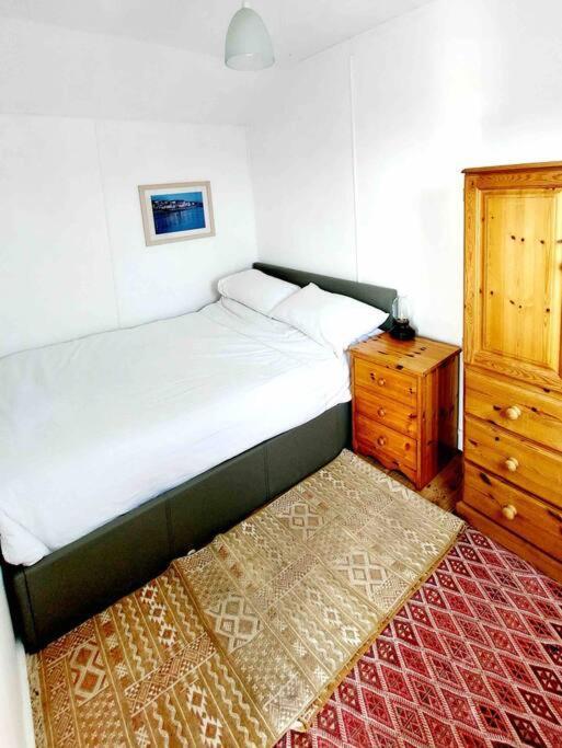 Sea Forever - Beautiful Chalet Which Overlooks The Sea! Amazing Views,Lovely Interior And Set Within The Best Part Of Lyme With Beaches, Restaurants And Harbour All On Your Doorstep! Rated Highly Lyme Regis Esterno foto